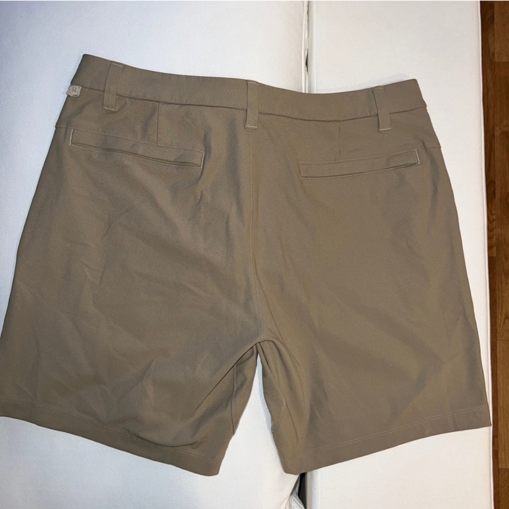 Lululemon Men’s commission shorts 7 inch inseam size 32